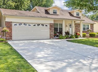 15 W Sunny Side Dr, Saint Peters, MO 63376