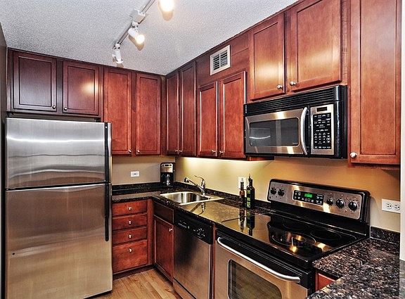 4th image of 350 W Belden Ave APT 511