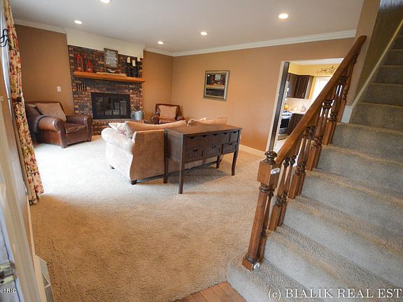3rd image of 39 Forest Hills Dr