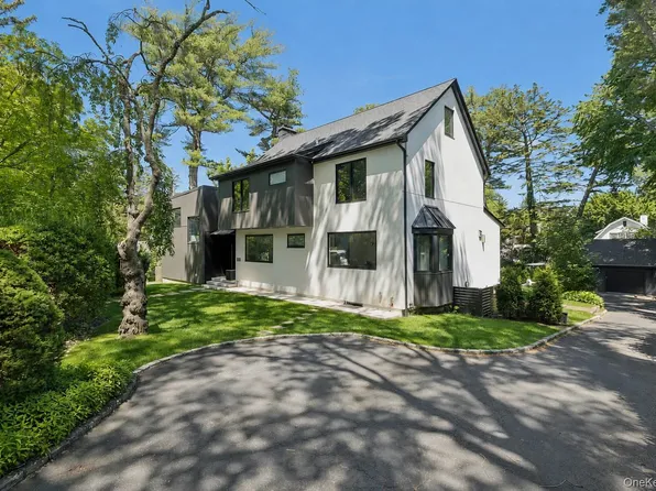 112 Huntington Rd, Port Washington, NY 11050