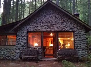 75402 E Road 27, Rhododendron, OR 97049