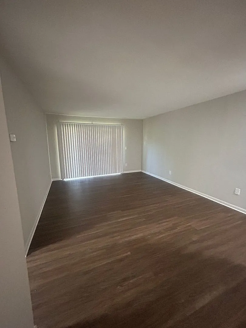 Affordable 1 Bedroom Condominium at Orchard Trace Great move in Special — Photo 3