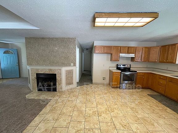 5th image of 831 S Timber Ridge Dr