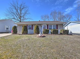 27 Ridgecrest Dr, Decatur, IL 62521