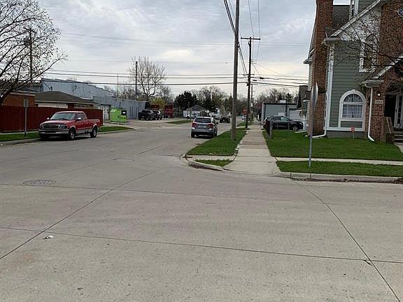 3rd image of 17903 Henry St