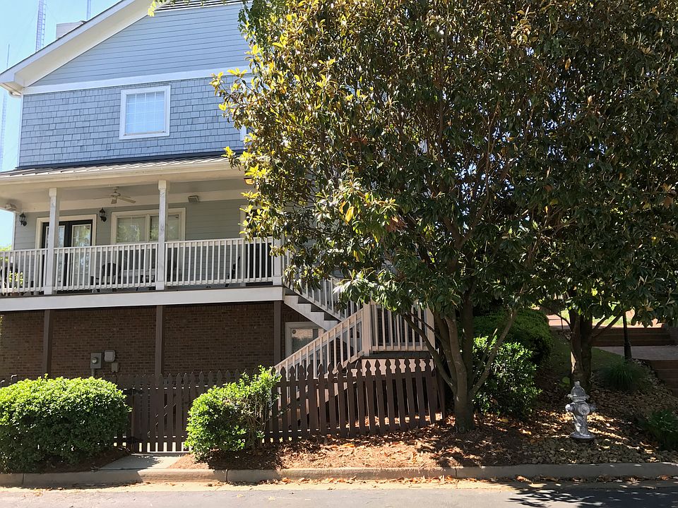 1st image of 261 Carlyle Park Dr