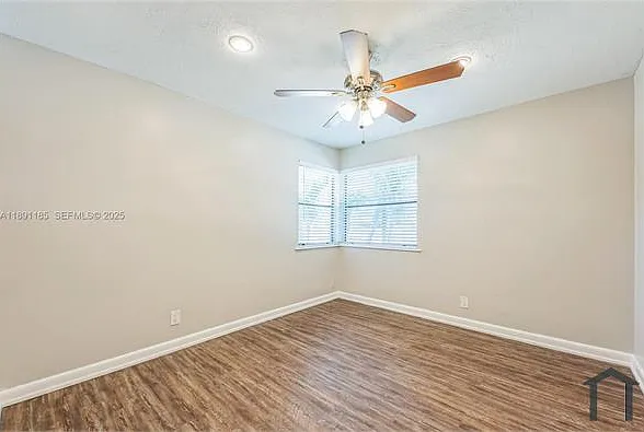 10108 Windtree Ln S — Photo 3