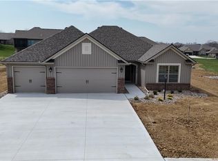 4706 Stonebridge Dr E, Saint Joseph, MO 64505