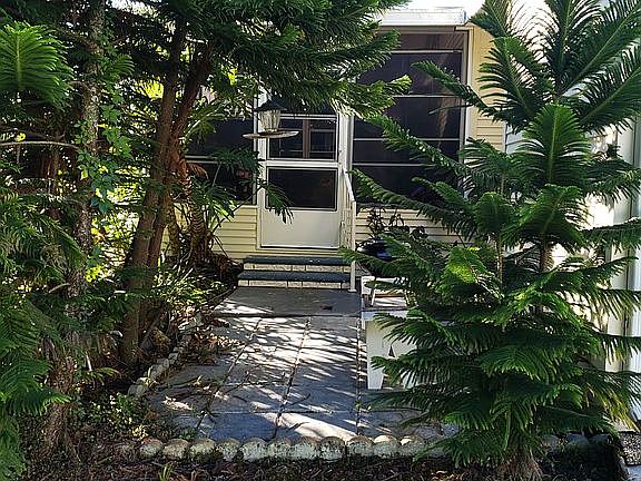 2nd image of 693 N Edgewater Dr