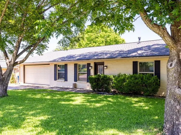 705 Overhill Dr, Kerrville, TX 78028