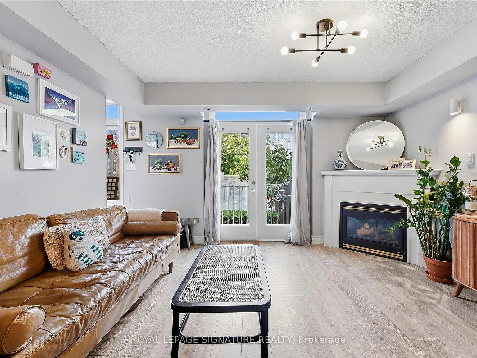 2 bed, $3,200 — Photo 1
