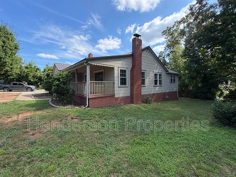 638 Salisbury Rd — Photo 16