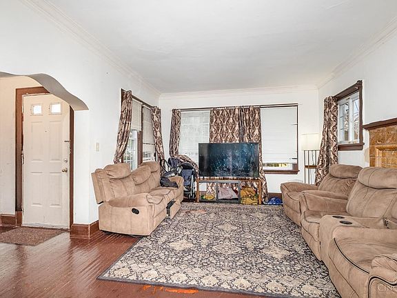5th image of 705 Greenwood Ave