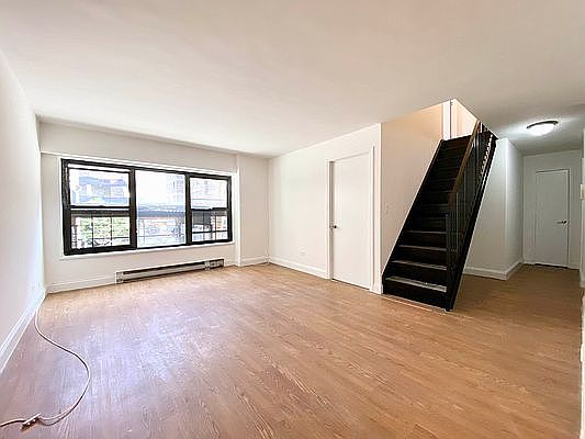 2nd image of 410 St Nicholas Ave APT 4K