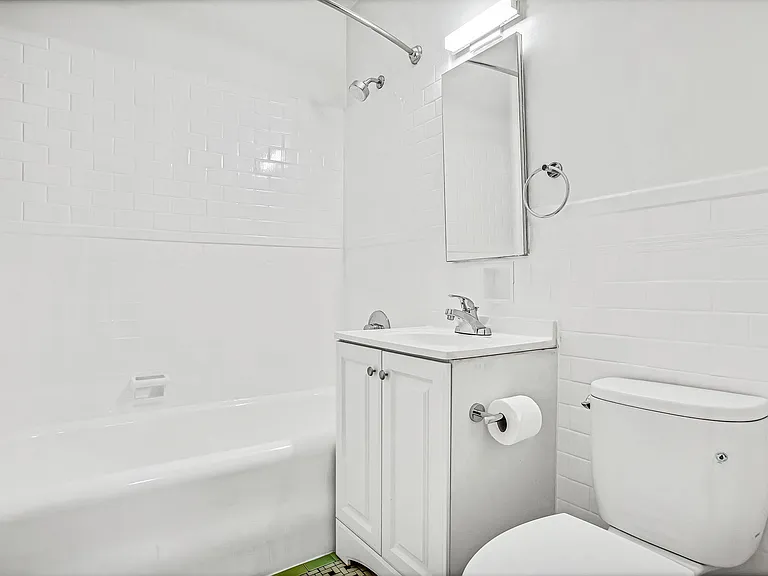 2200 Leavenworth St — Photo 9