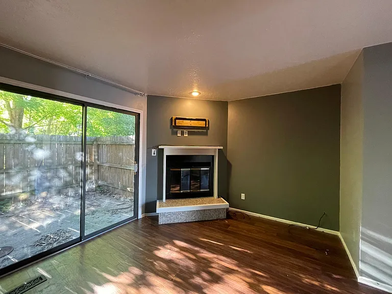 727 SW Liggett Rd #D — Photo 6