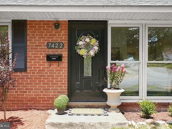 3rd image of 7422 Axton St