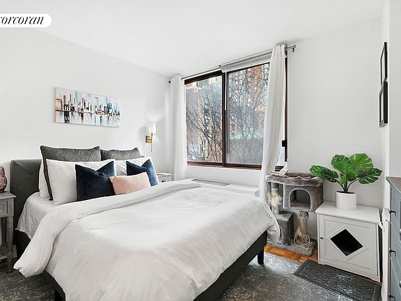 3rd image of 350 W 50th St APT 3S