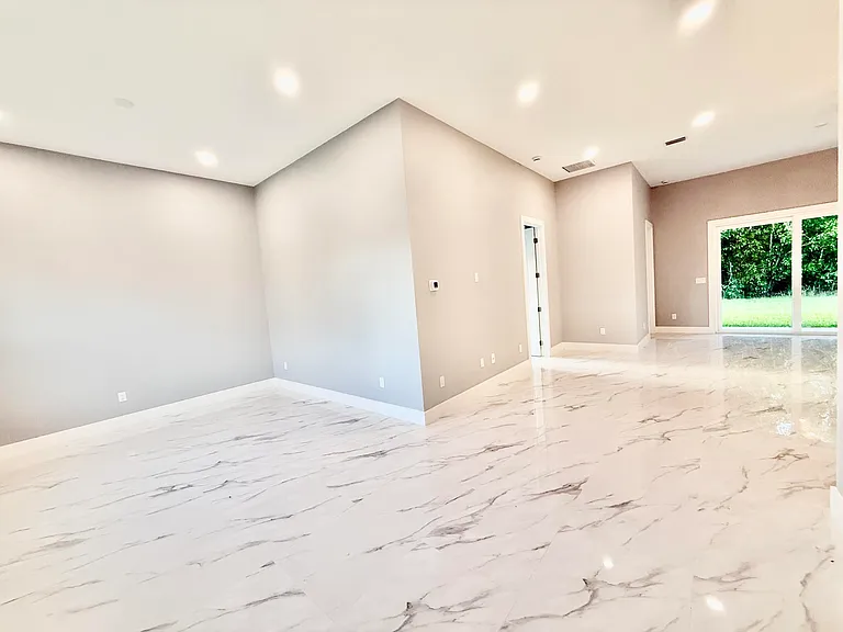 675 NE Moss Rose Pl — Photo 22