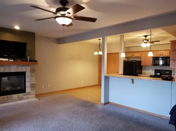 1613 Grey Fox Trl, Mukwonago, WI 53149