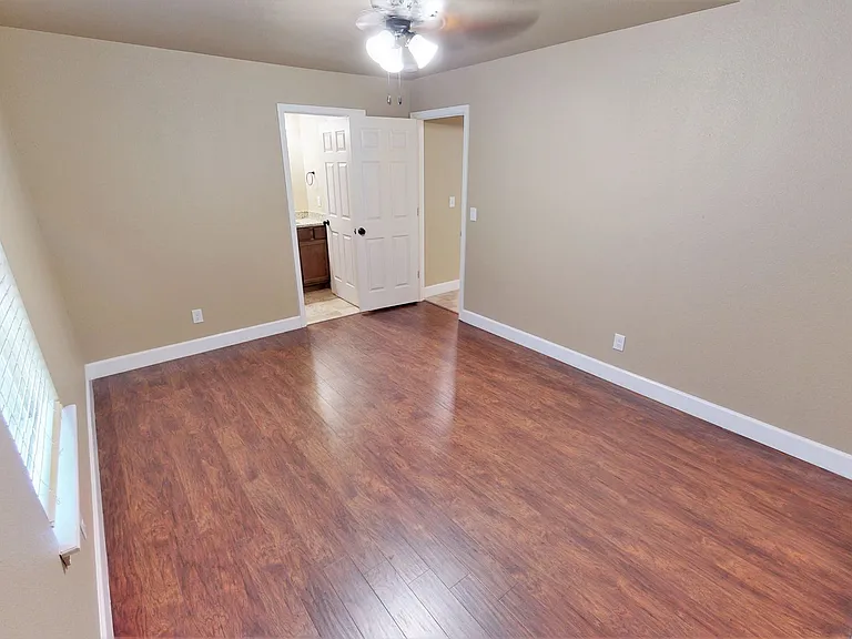 806 Brook Dr — Photo 12