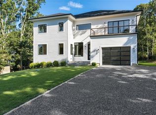 1025 W Cove Rd, Cutchogue, NY 11935