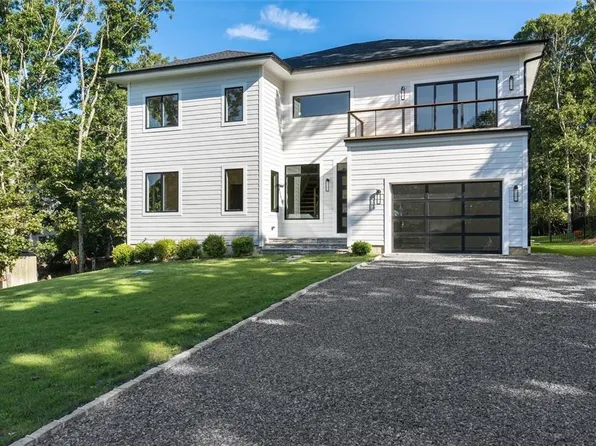 1025 W Cove Road, Cutchogue, NY 11935