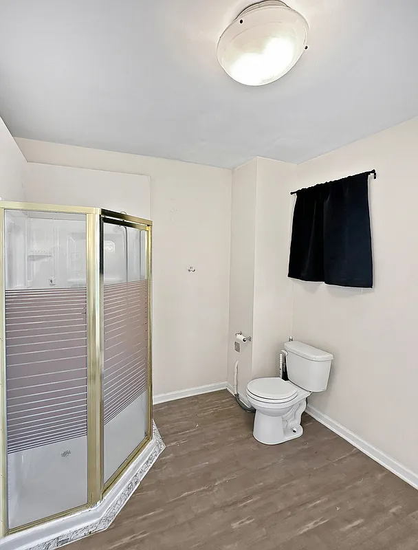 3 bed, 1.0 bath, 1509 sqft, $2,600 — Photo 2