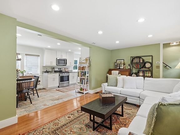 4th image of 155 Walnut St