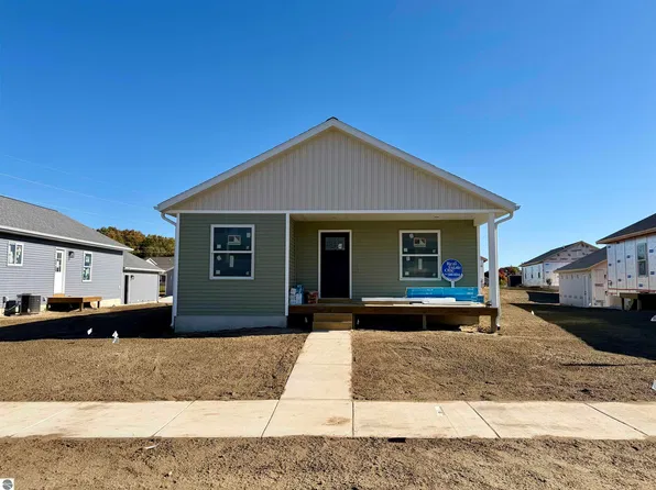 746 Ashland Dr, Traverse City, MI 49696