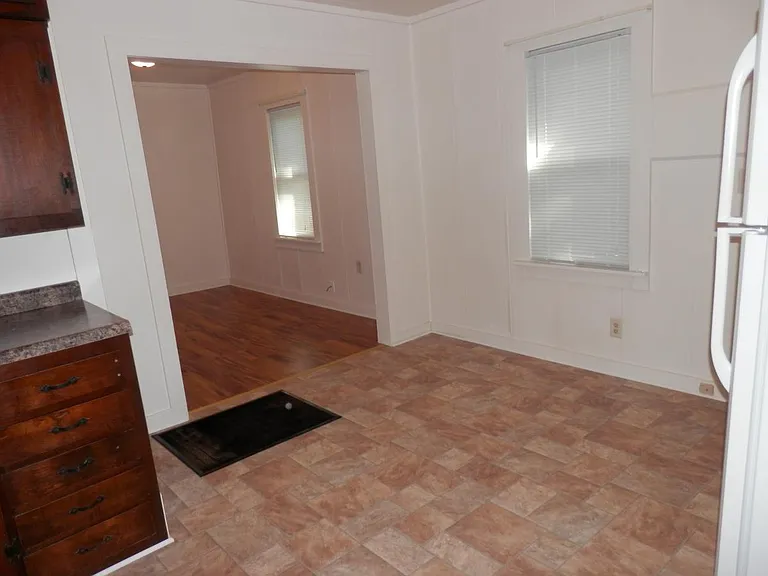 122 Avalon Ave — Photo 4