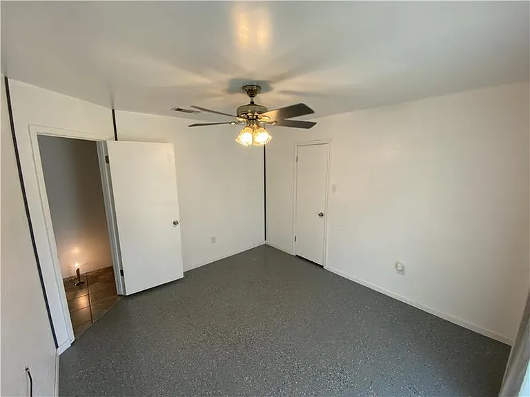 1122 Rhonda Lee St — Photo 9