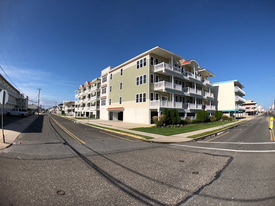 407 E Palm Road Unit 207