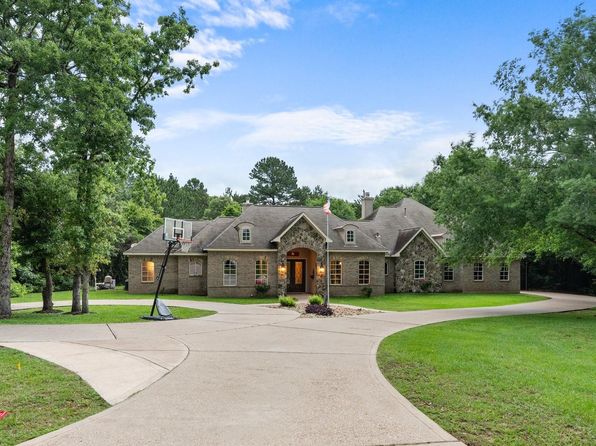 8401 Prince Charles Ct, Montgomery, TX 77316