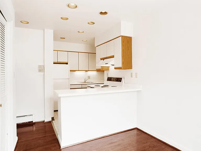 6324 Howe St #12 — Photo 5