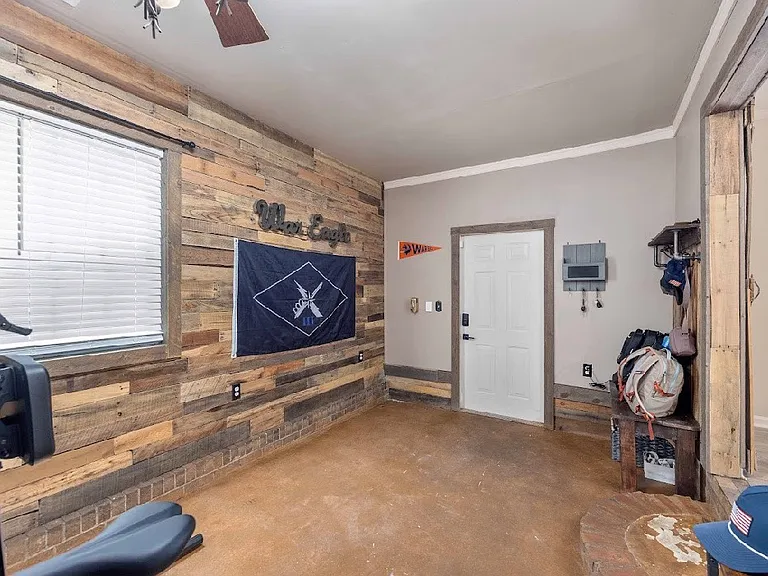 1504 Melanie Ln — Photo 11