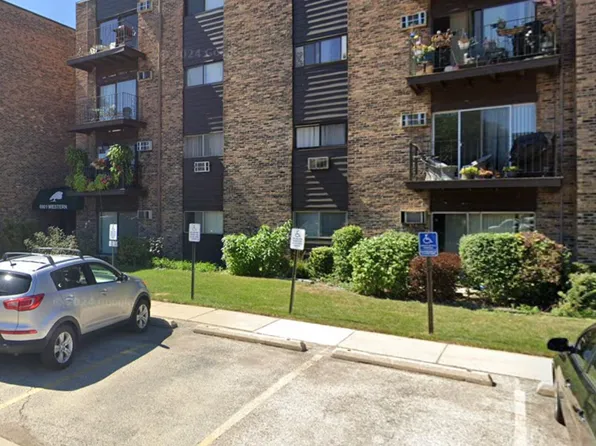 8901 N Western Ave APT 310, Des Plaines, IL 60016