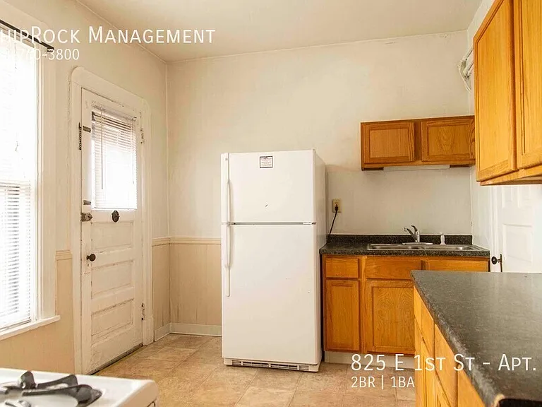 825 E 1st St #B — Photo 6