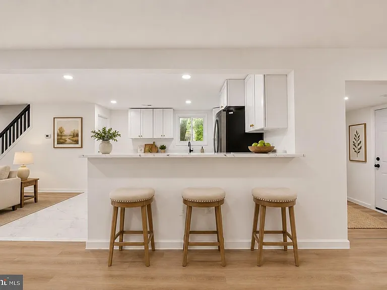 227 W Ferry Rd — Photo 15