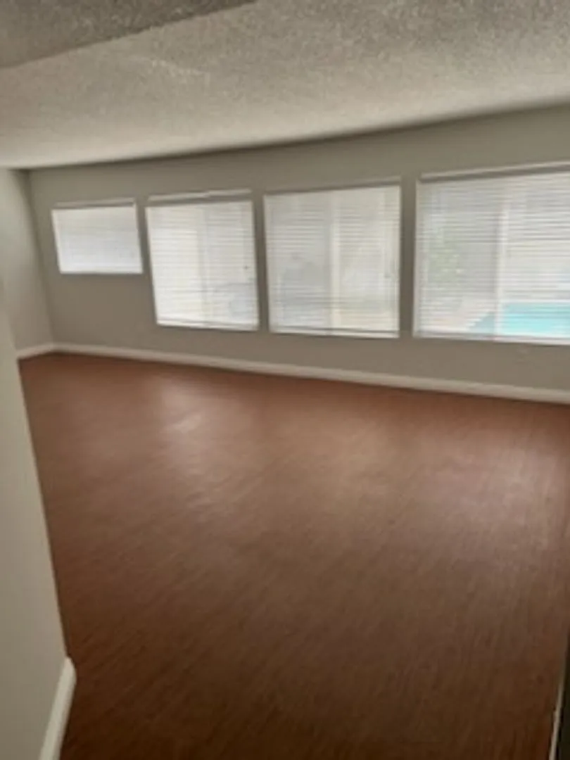 17440 Burbank Blvd — Photo 2