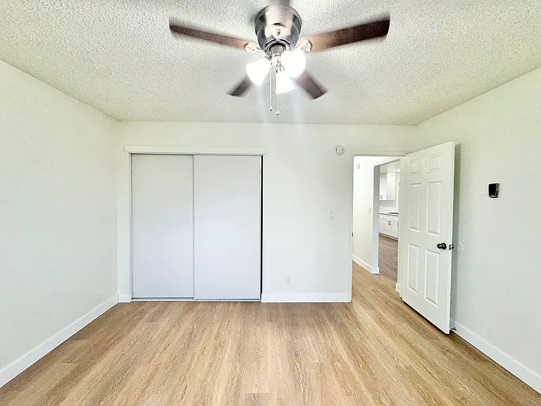 Benton Apartments — Photo 19