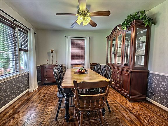 5th image of 55 Glenmont Dr
