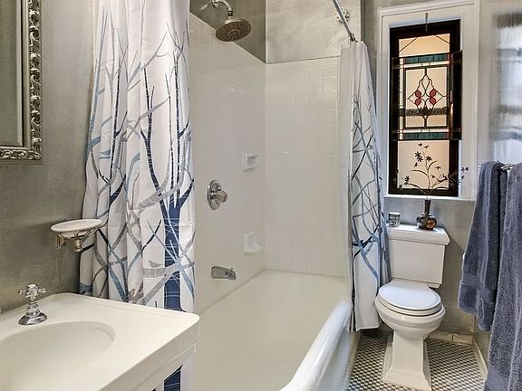 5th image of 1429 Lexington Ave #7G