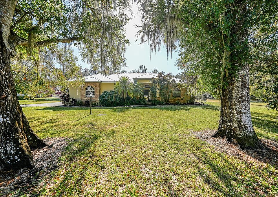 1st image of 2038 & 2066 NE VOSS OAKS CIRCLE