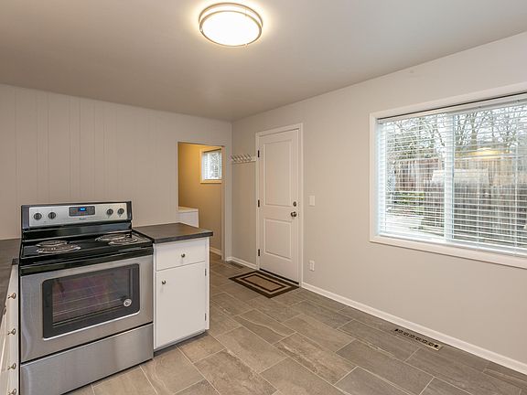 3rd image of 1829 W 1st Ave