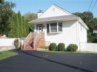 7 Highland Rd, Rocky Point, NY 11778