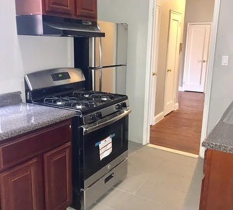 4th image of 297 Lincoln Ave APT 4B