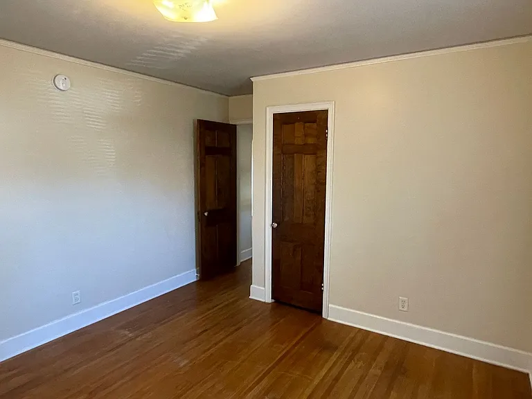 519 E Center St — Photo 8