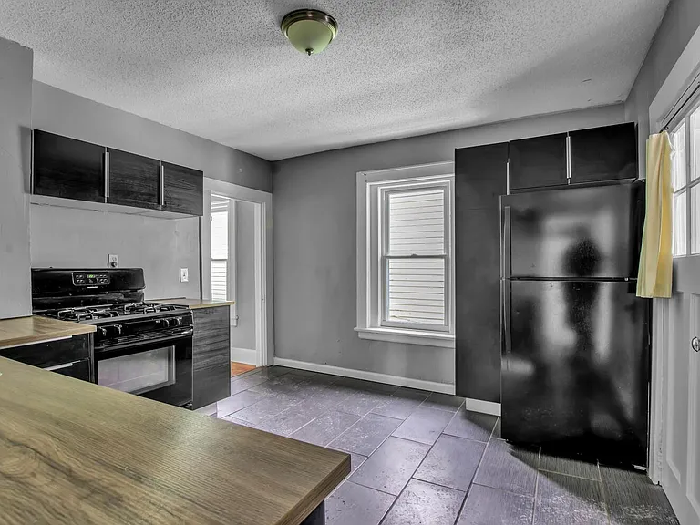 15 Auchinvole Ave #UPPER — Photo 8