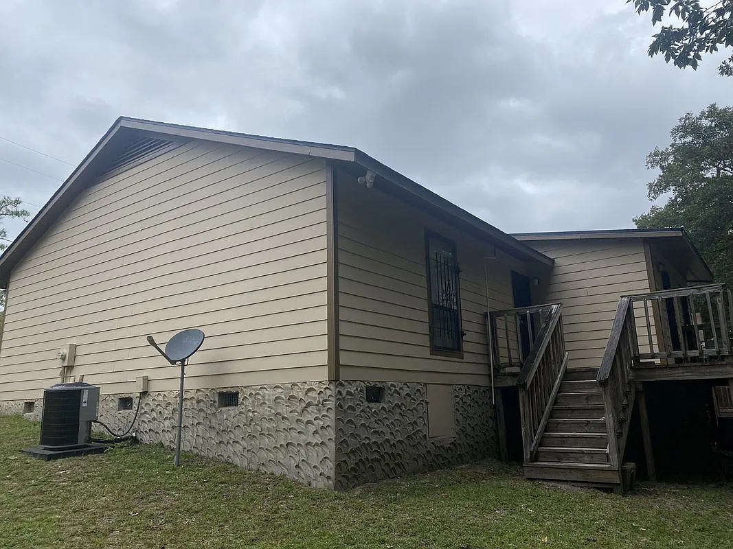 2 bed, 1.5 bath, 900 sqft, $1,142 — Photo 1